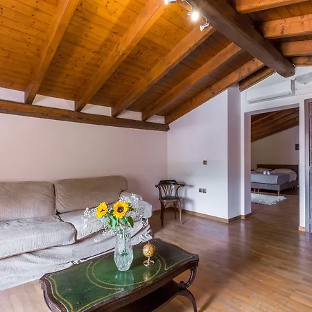 Апартаменты Moraitis Mansion *